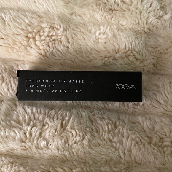 Zoeva eyeshadow fix - Matte - Picture 1 of 3
